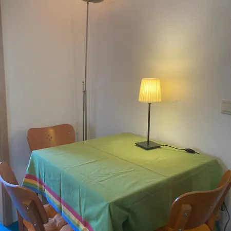 Ruhiges Ganzes Self Check-in 45 M Zwei Groses Bad Badewanne Kochnische *